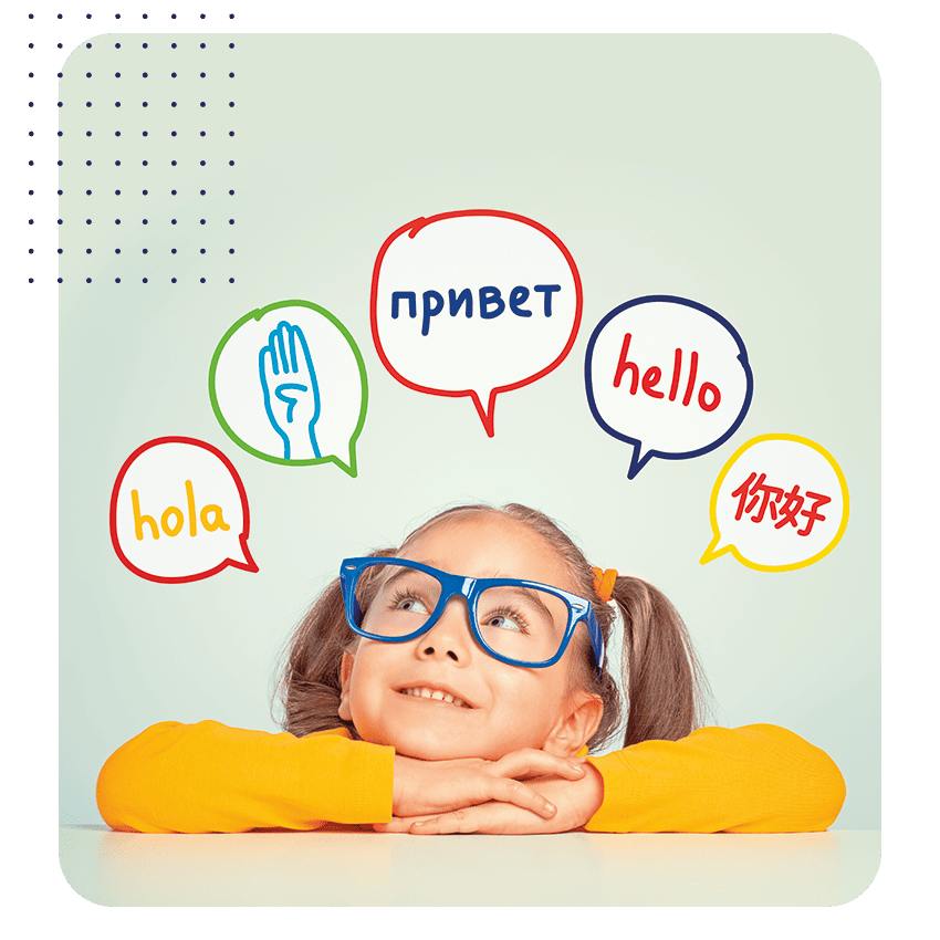 Criança com óculos e balões de fala com idiomas diferentes