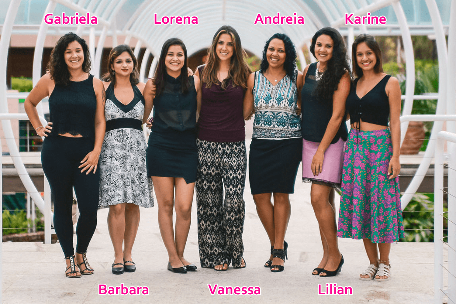 Foto de mulheres da ClipEscola - imagem está inserida em post sobre a mulher na educação